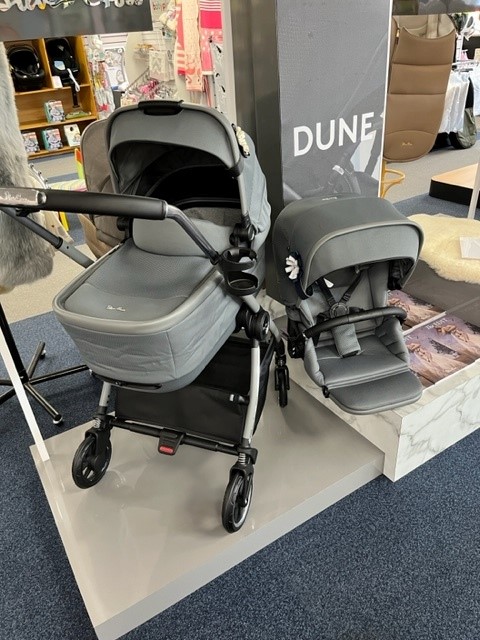Ex-Display Silver Cross Dune Pushchair & First Bed Folding Carrycot- Glacier